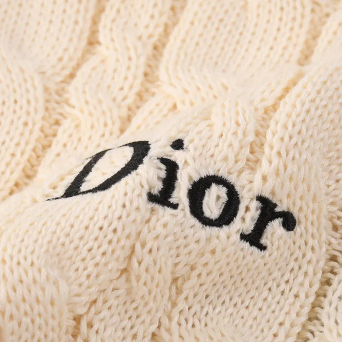 D - SWEATER