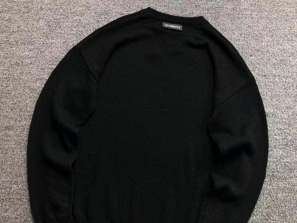 V - SWEATER