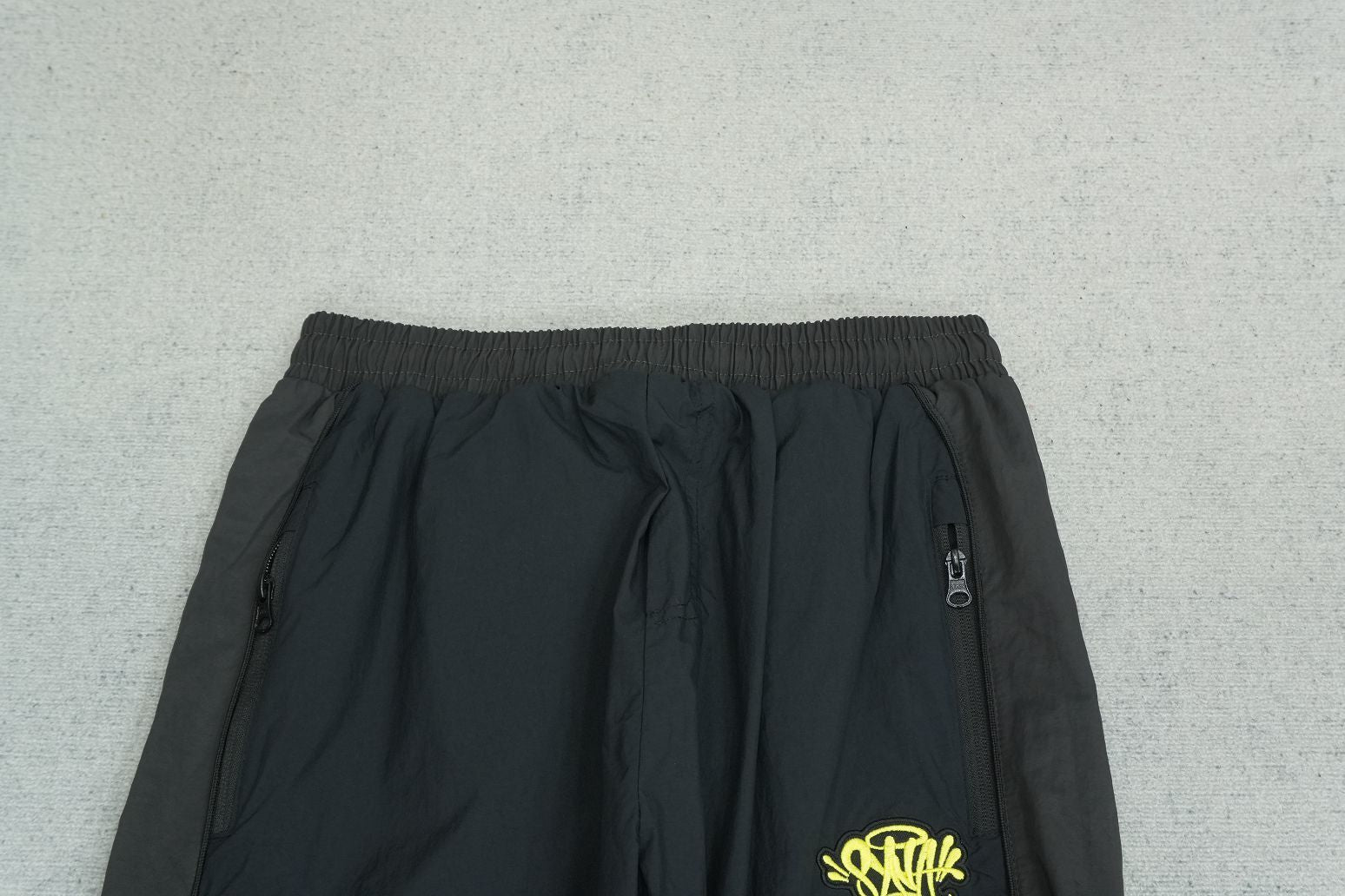 S - SWEATPANTS