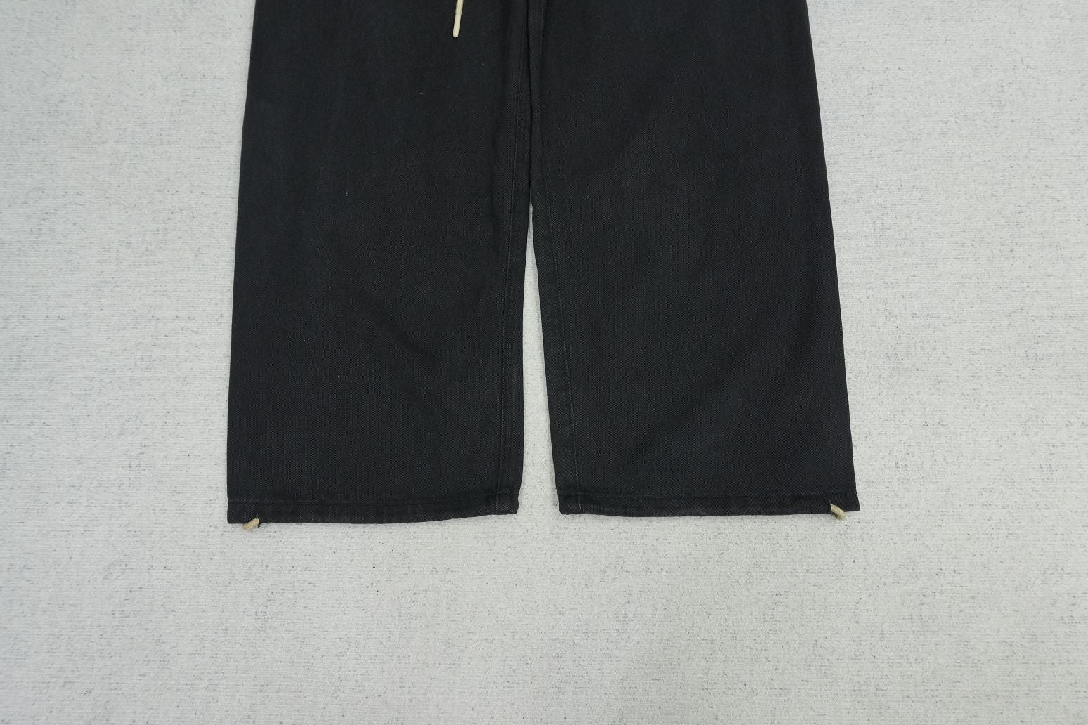 F - SWEATPANTS