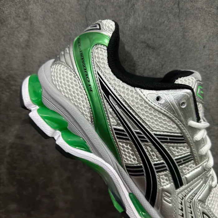 A - SNEAKERS