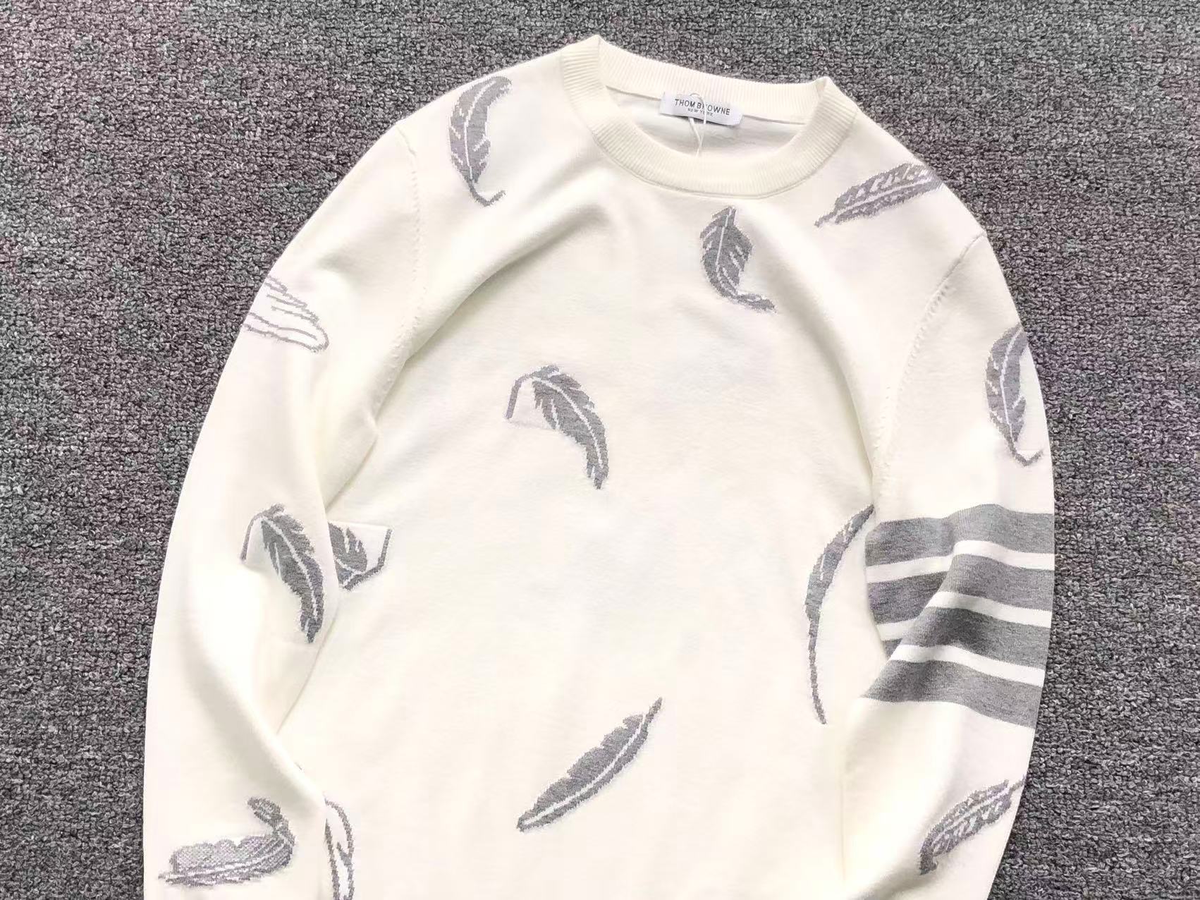 T - SWEATER