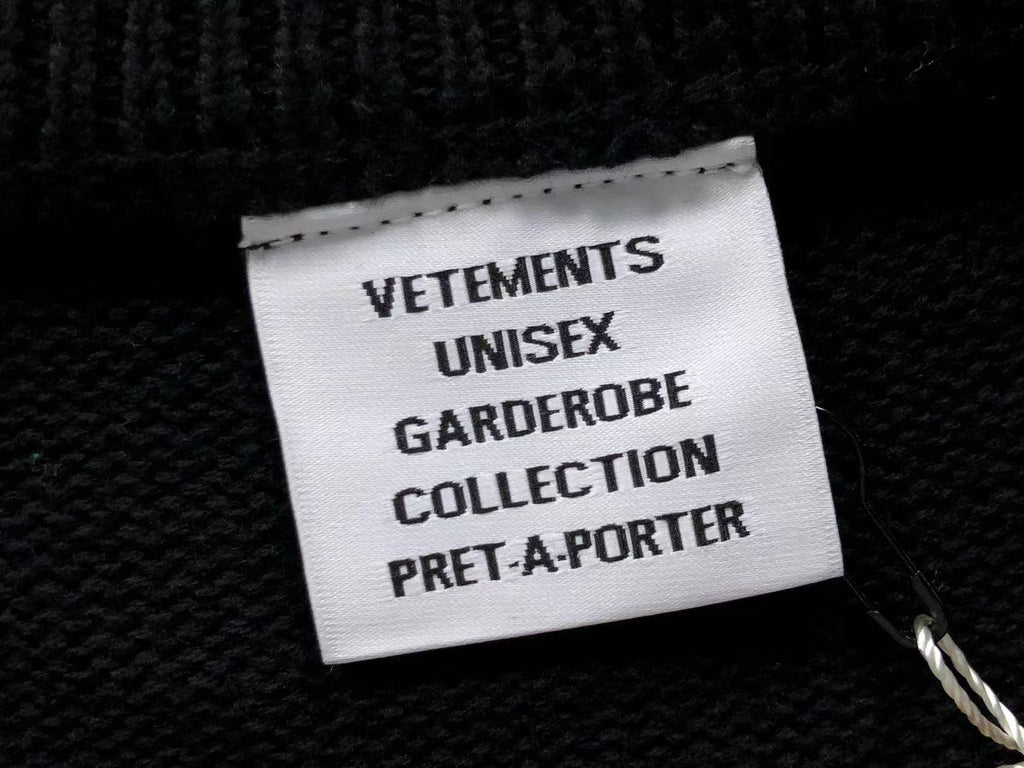 V - SWEATER
