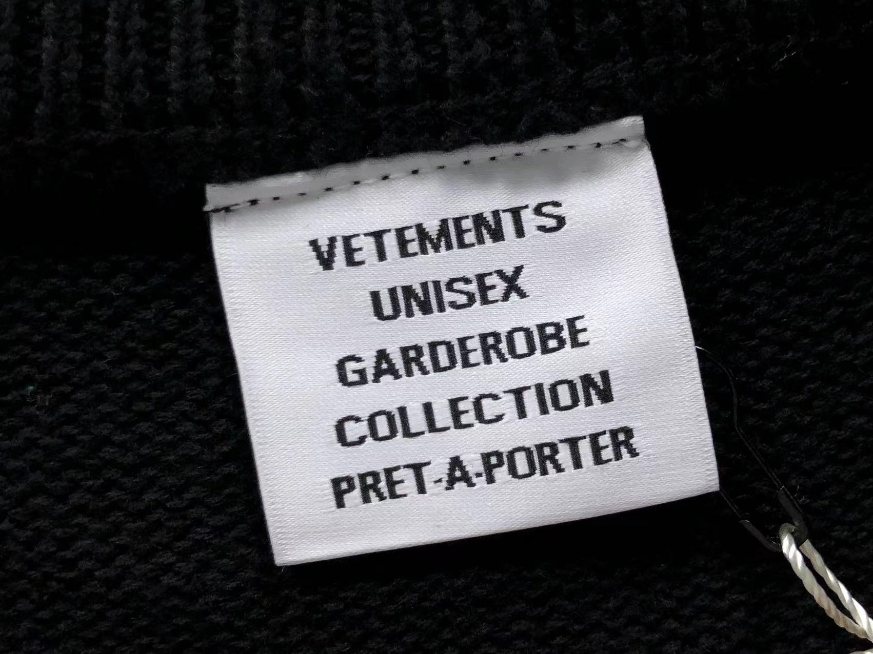 V - SWEATER