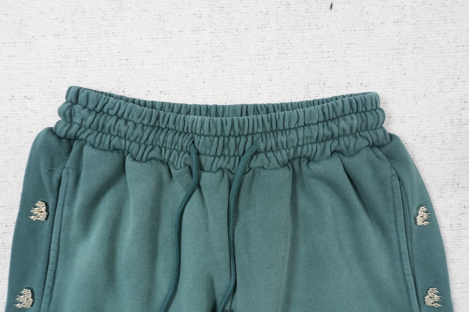H - SWEATPANTS