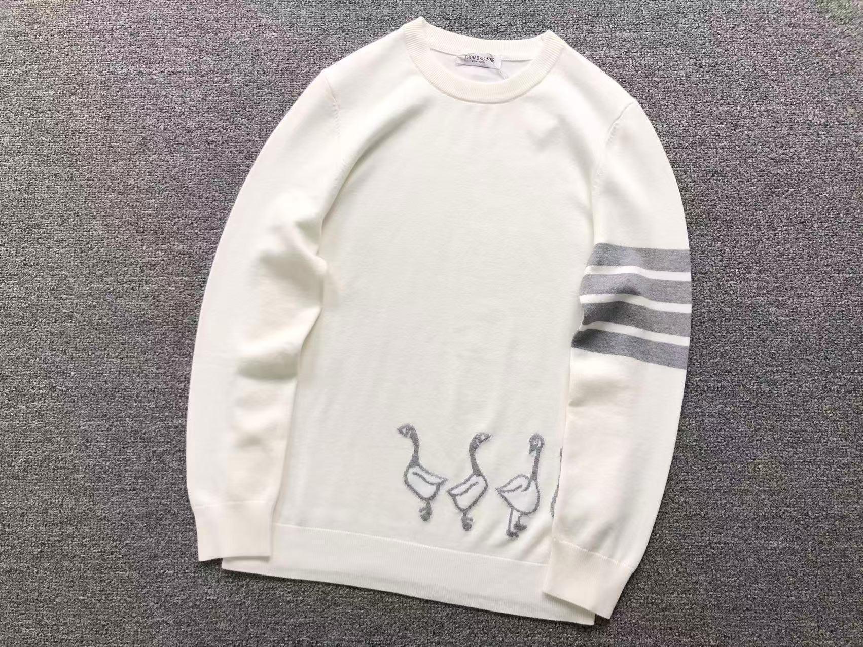 T - SWEATER