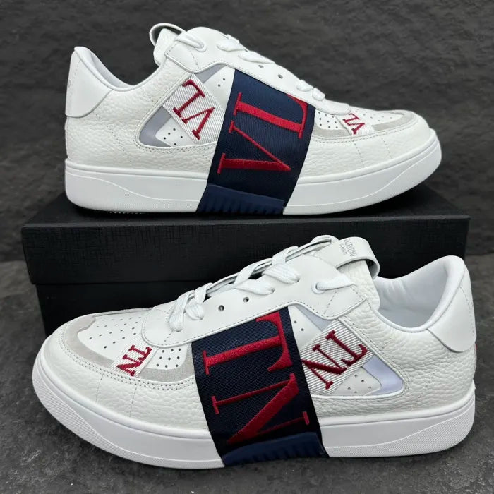 V - SNEAKERS