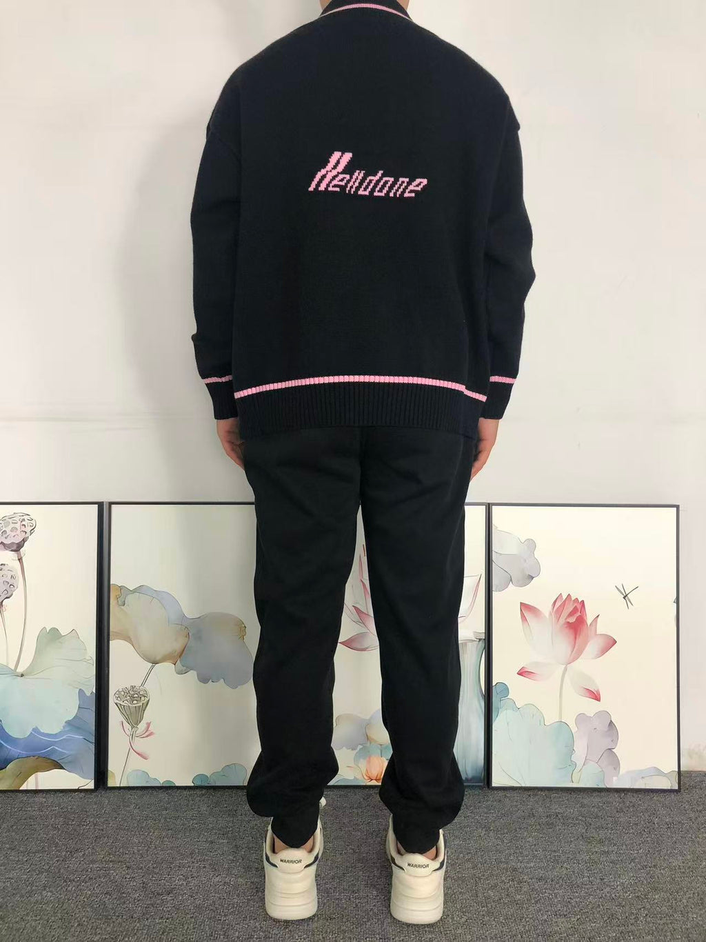 W - SWEATER