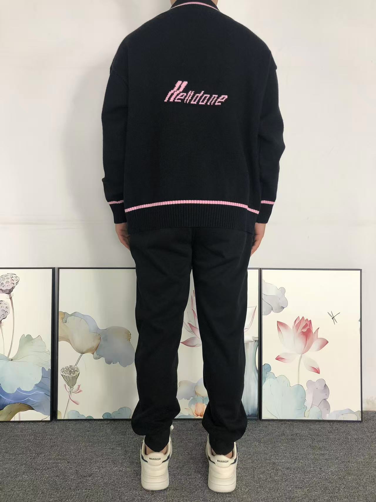 W - SWEATER