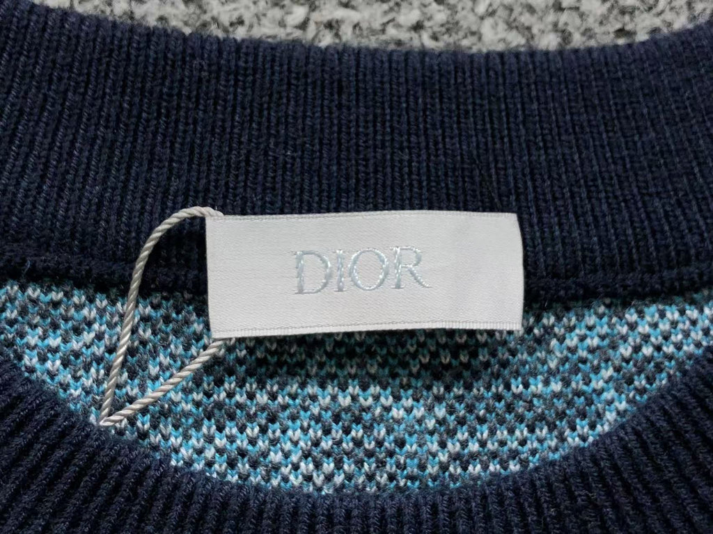 D - SWEATER