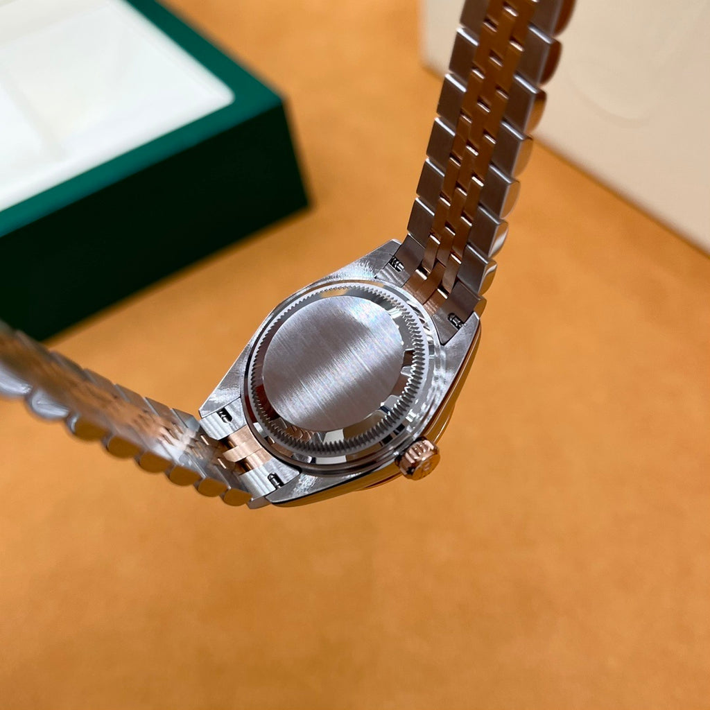 M - Watch