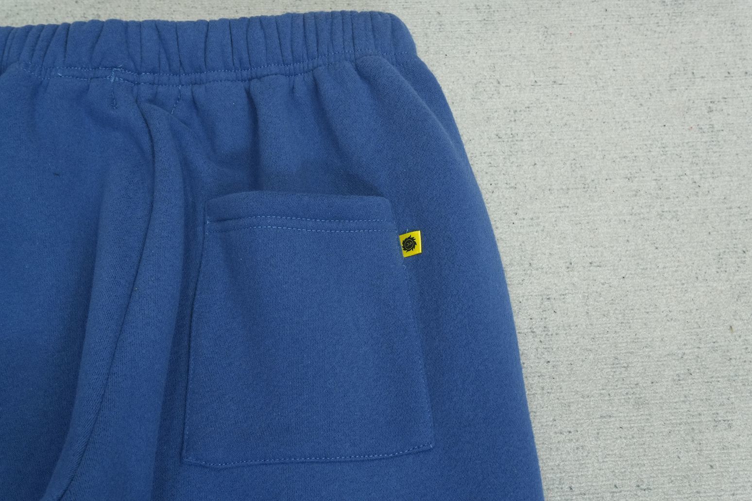 B - SWEATPANTS