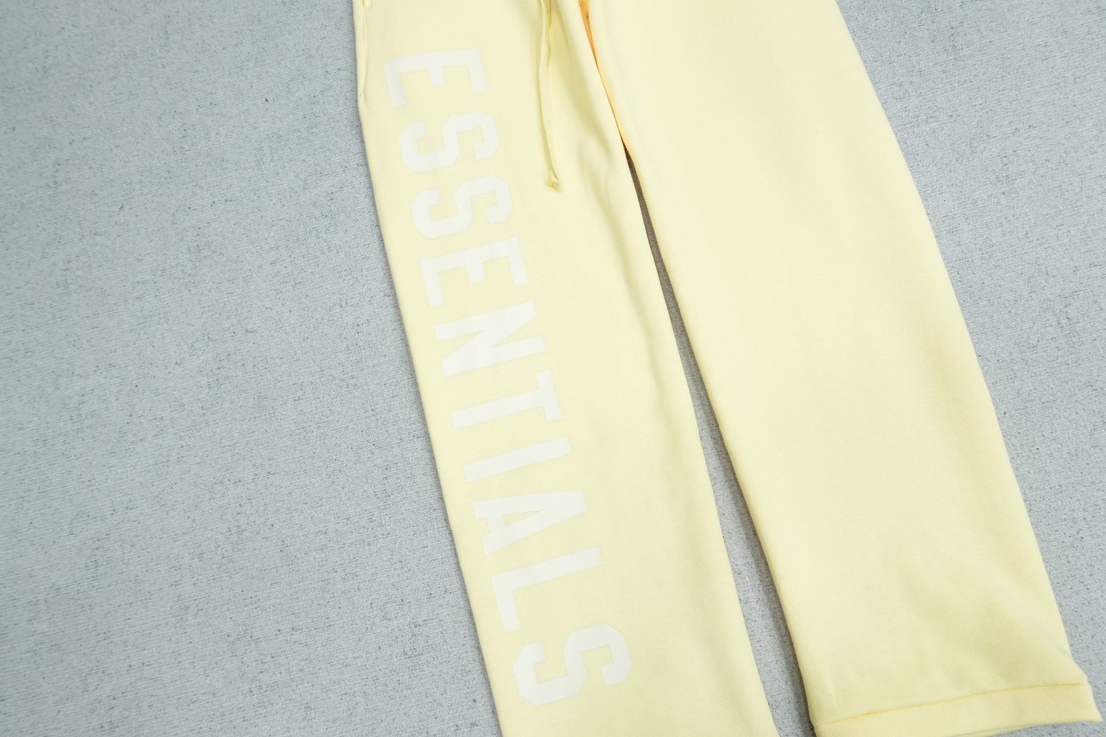 F - SWEATPANTS