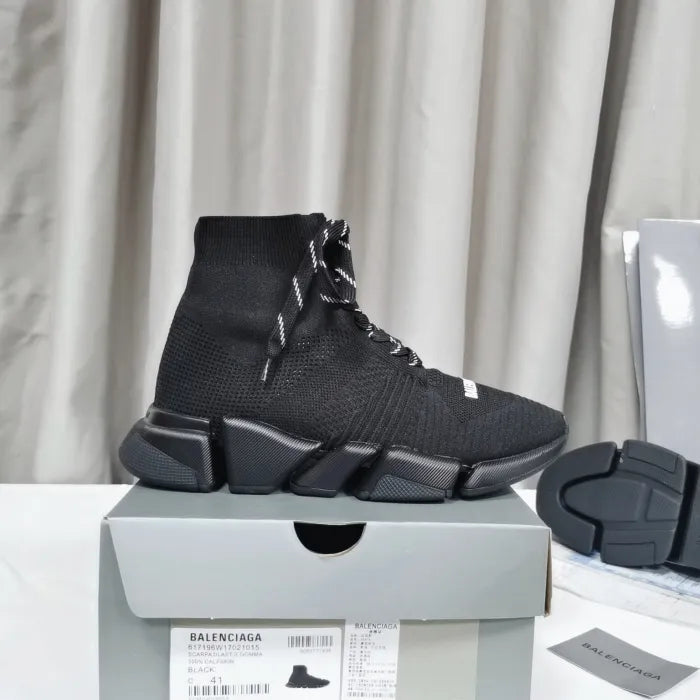 B - SNEAKERS