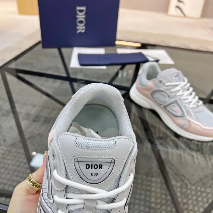 B - SNEAKERS