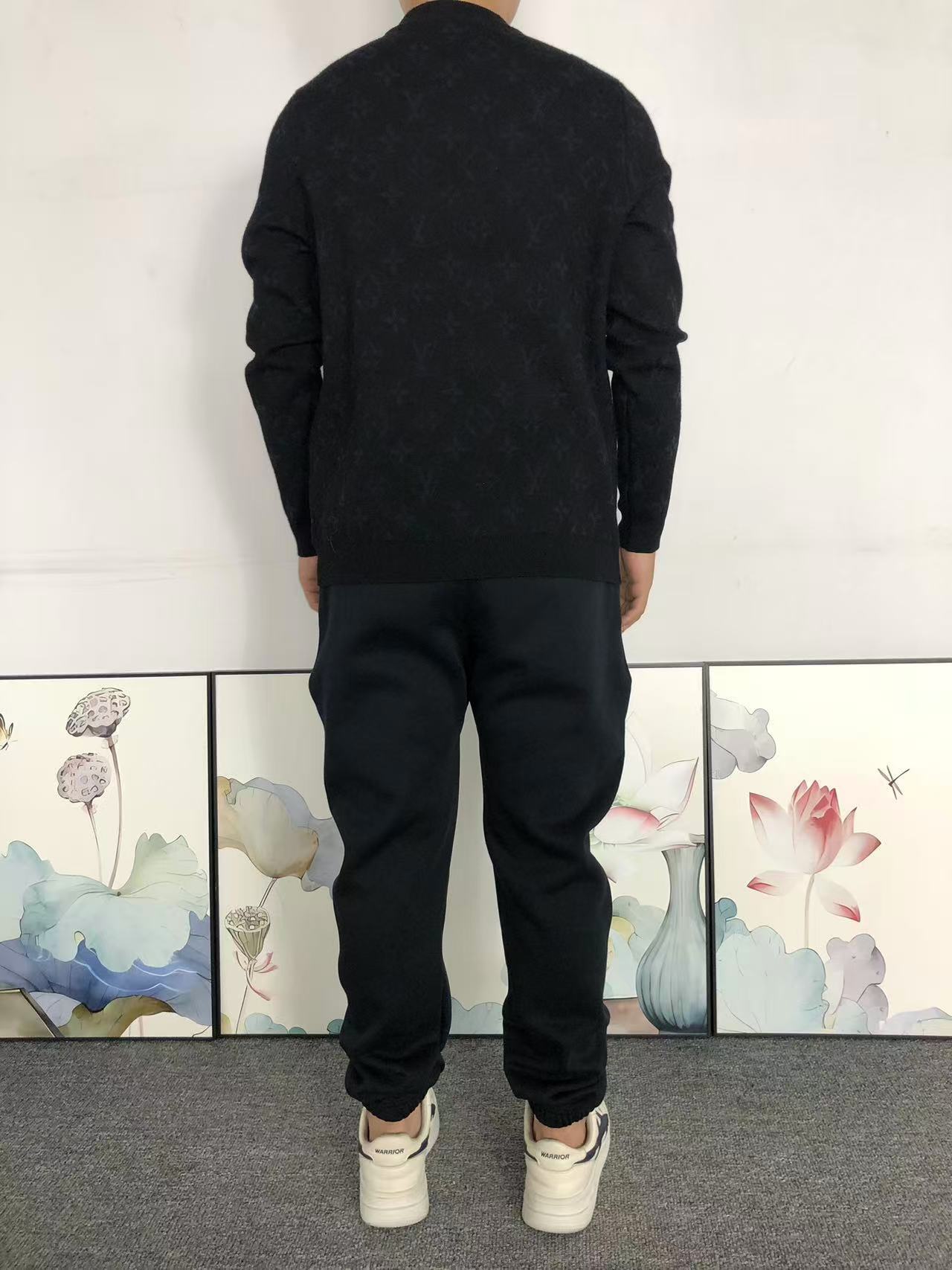 L - SWEATER