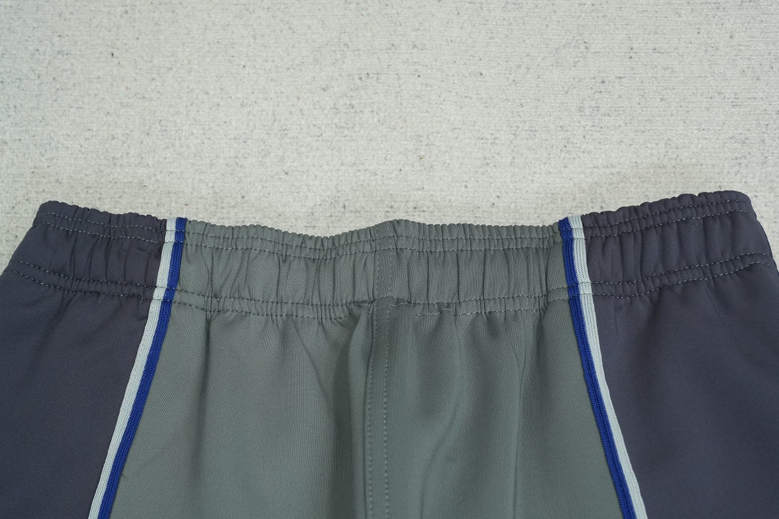 D - SWEATPANTS