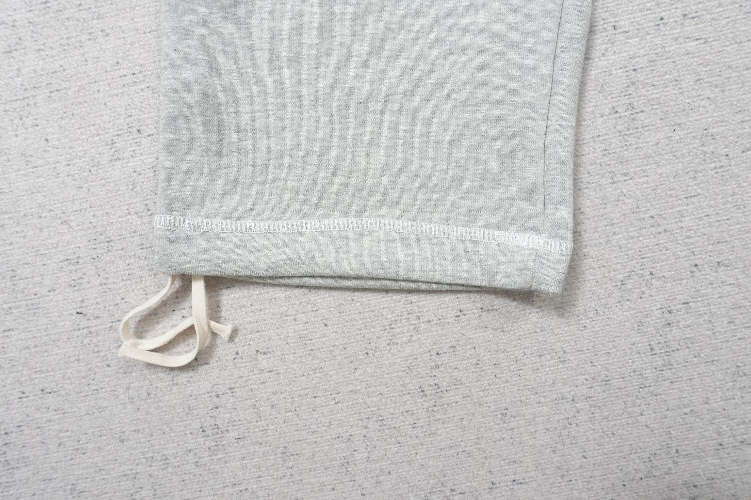 L - SWEATPANTS
