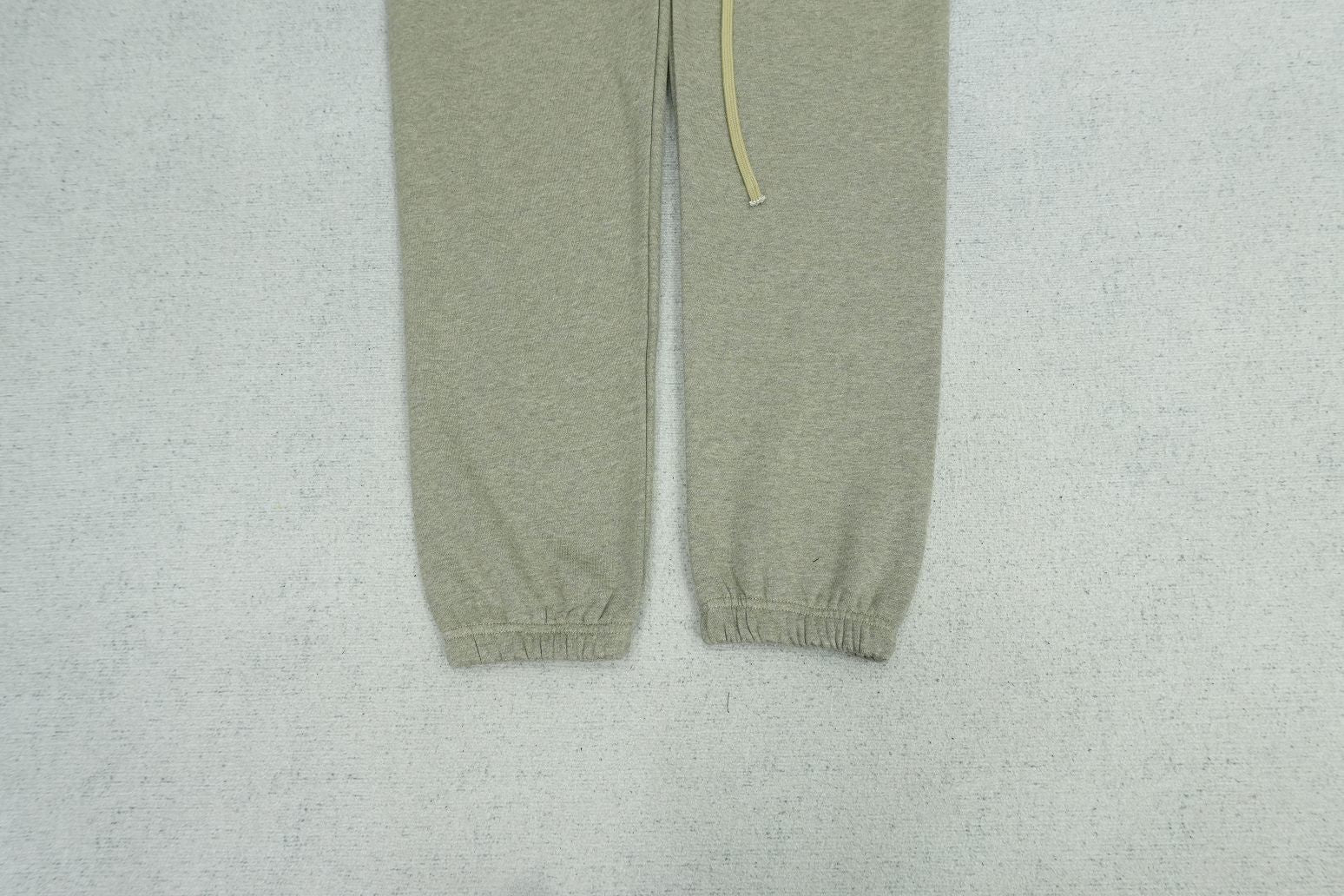 F - SWEATPANTS