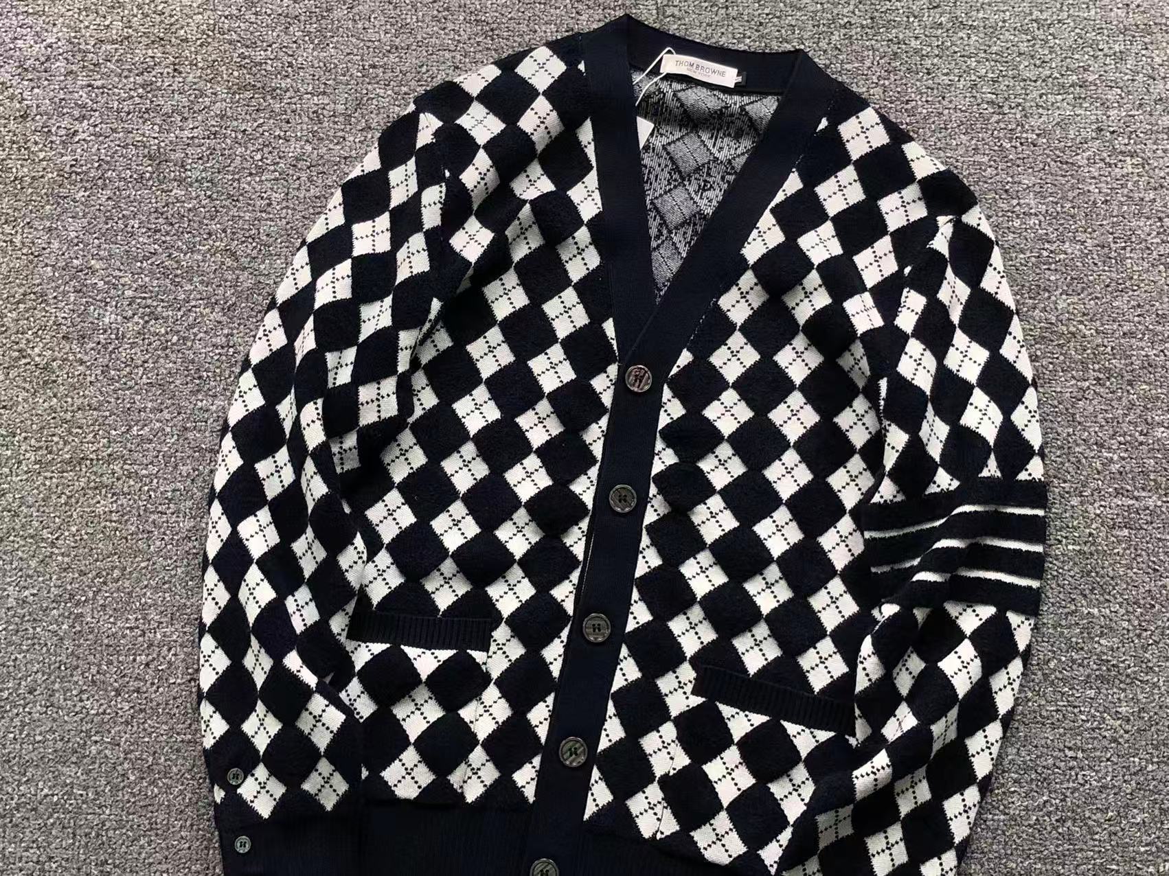 T - SWEATER