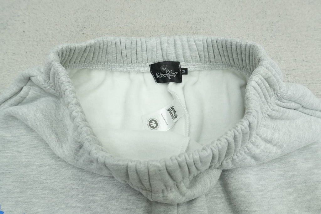 B - SWEATPANTS