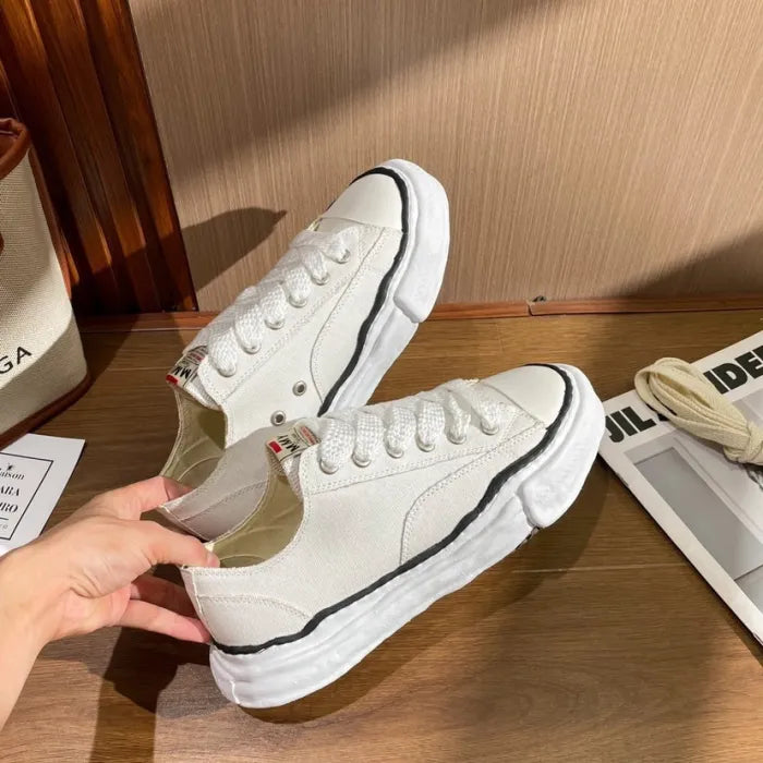 A - SNEAKERS