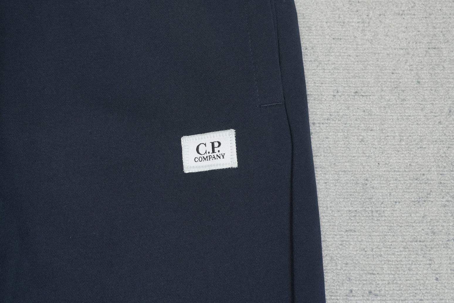 C - SWEATPANTS