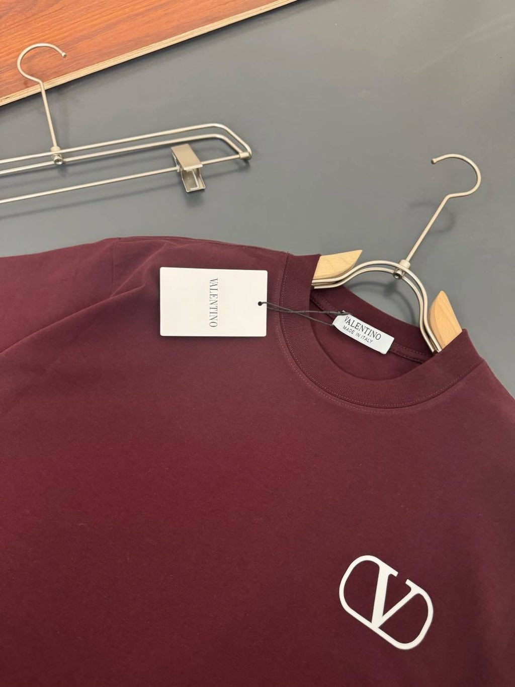 V - TSHIRT