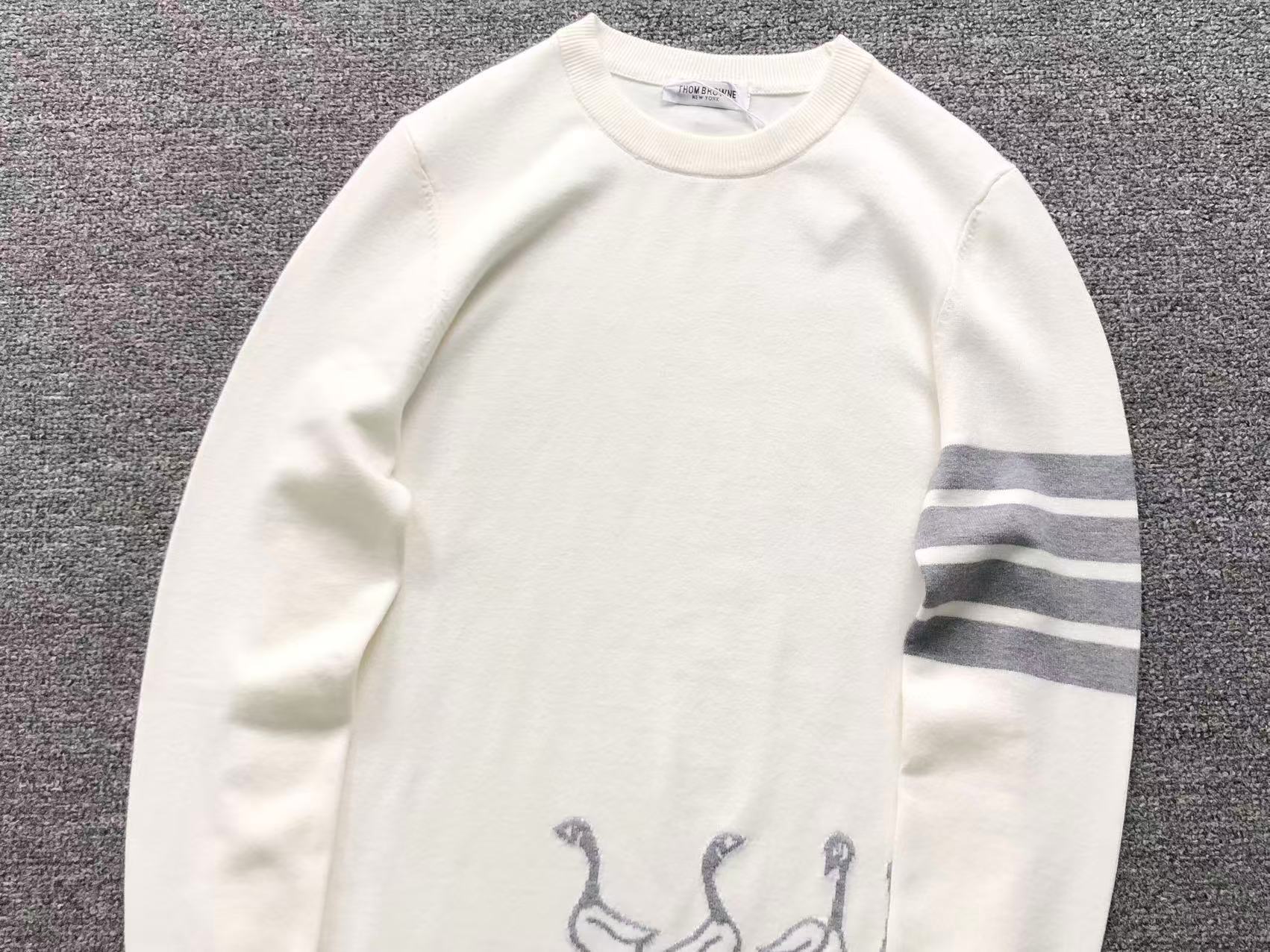T - SWEATER