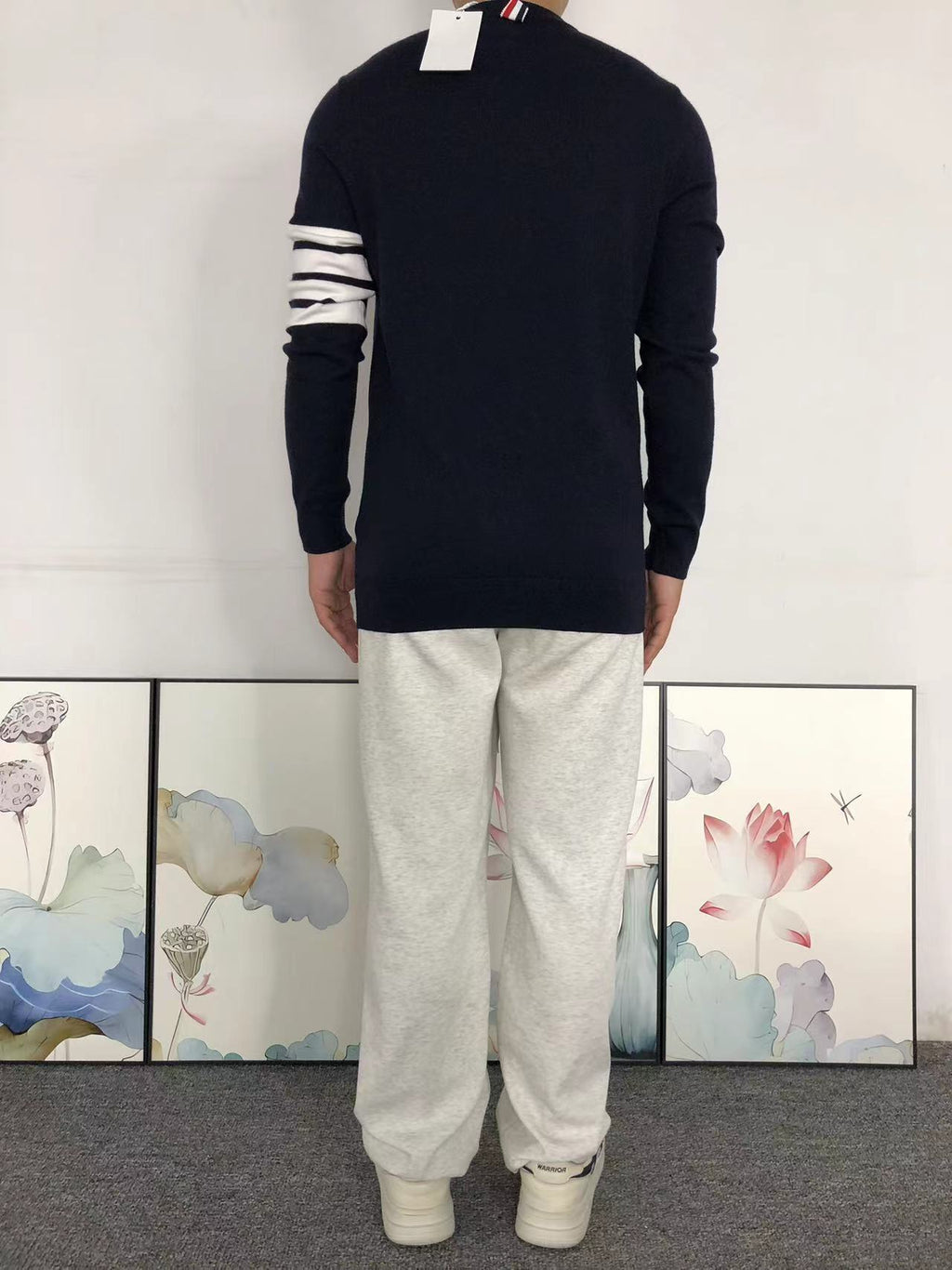 T - SWEATER