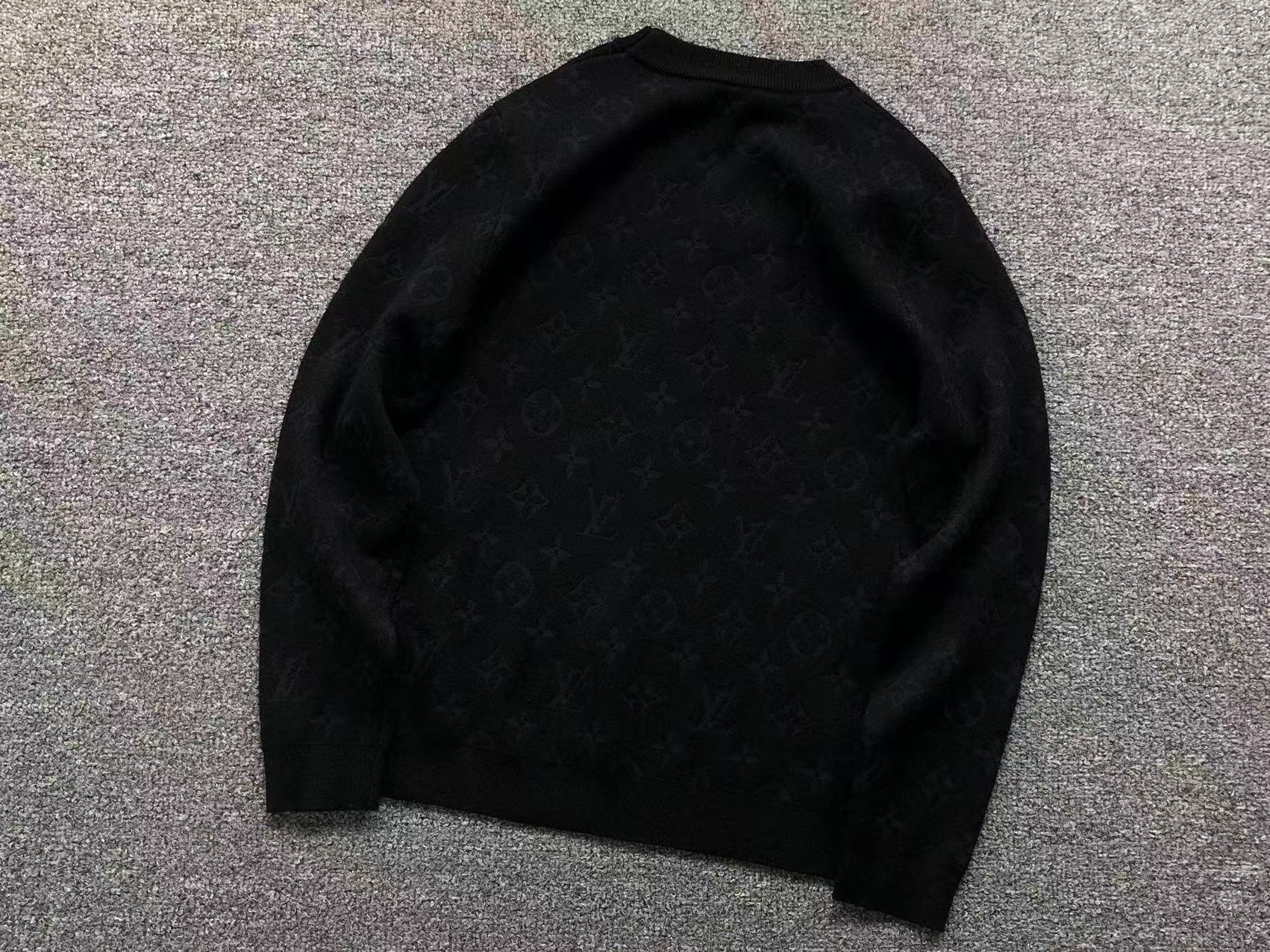L - SWEATER