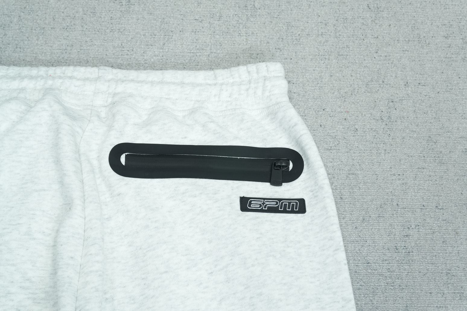 S - SWEATPANTS