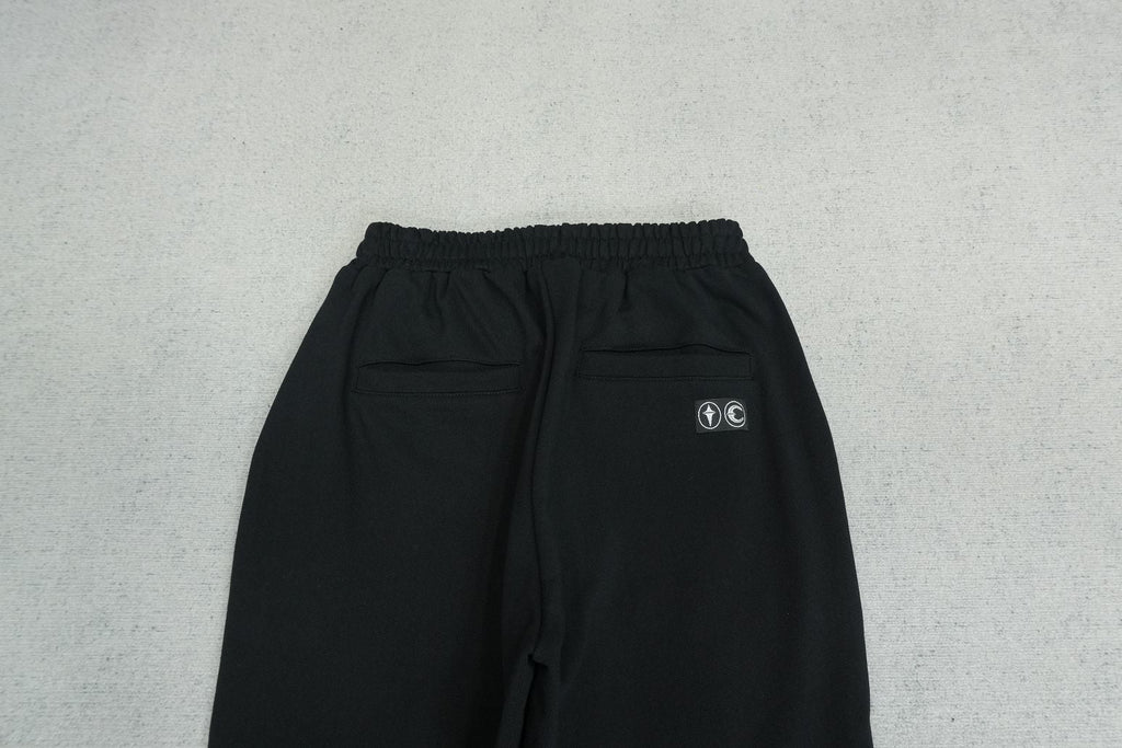 T - SWEATPANTS