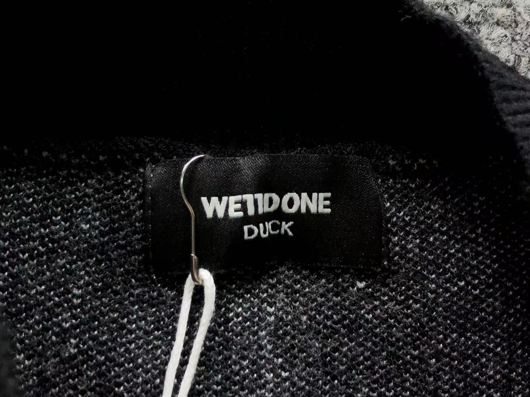 W - SWEATER