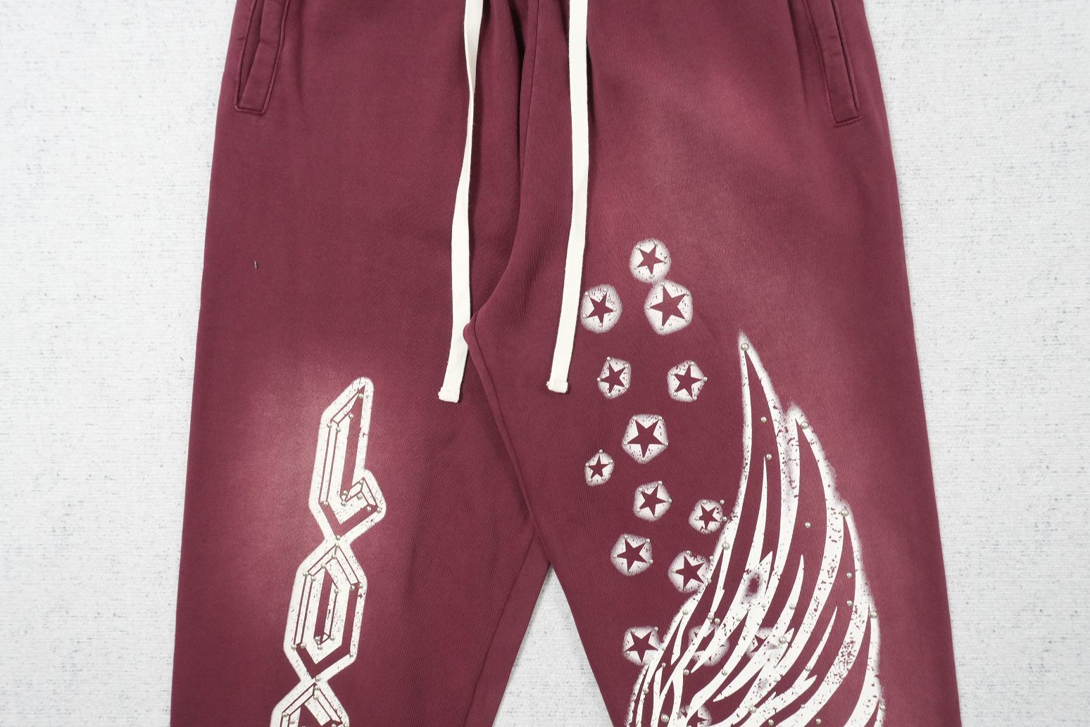 L - SWEATPANTS