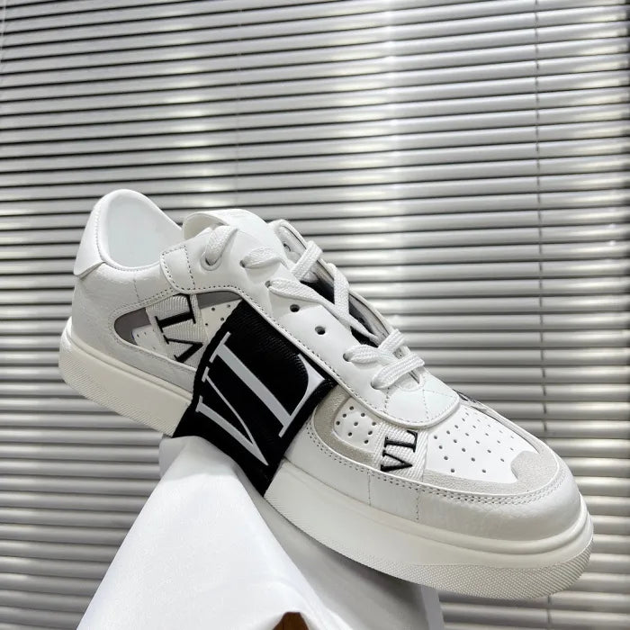 V - SNEAKERS