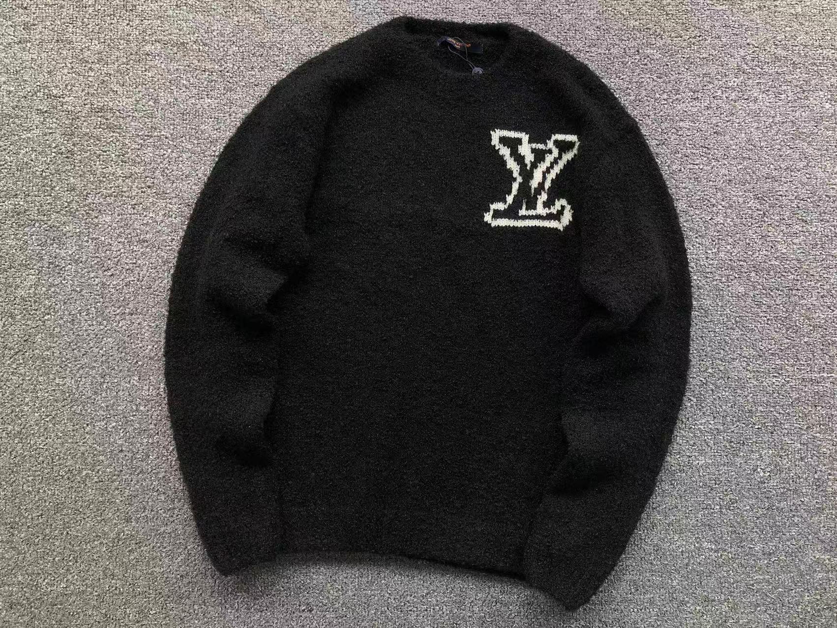 L - SWEATER