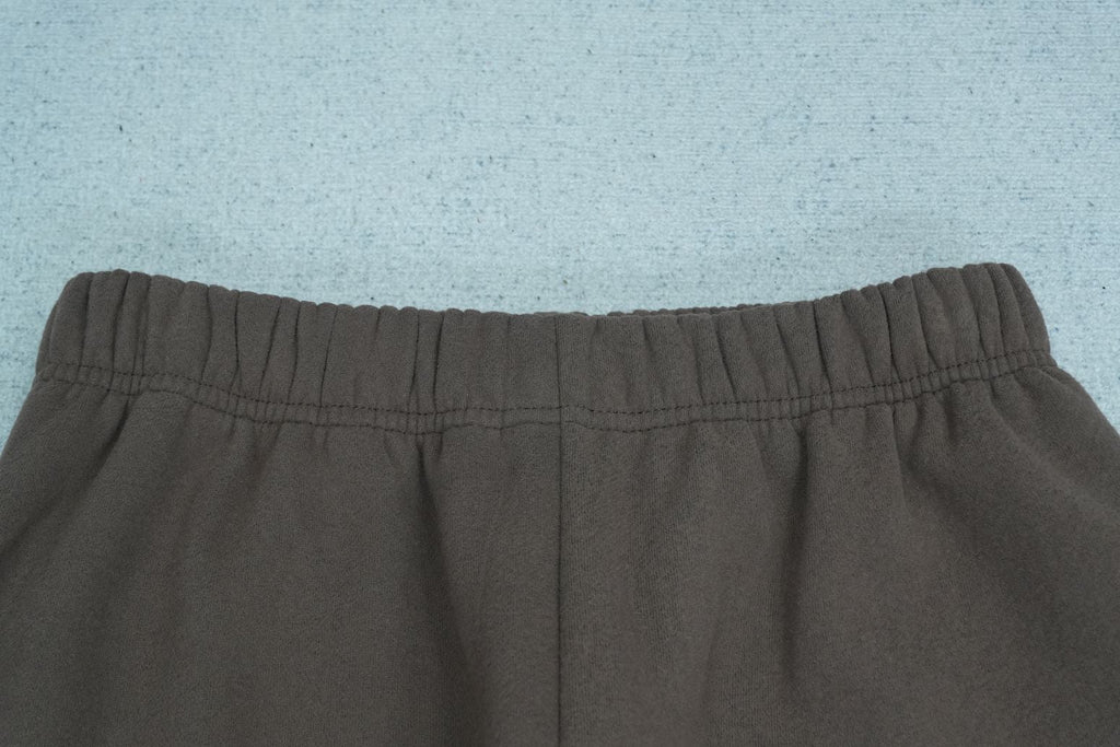 B - SWEATPANTS