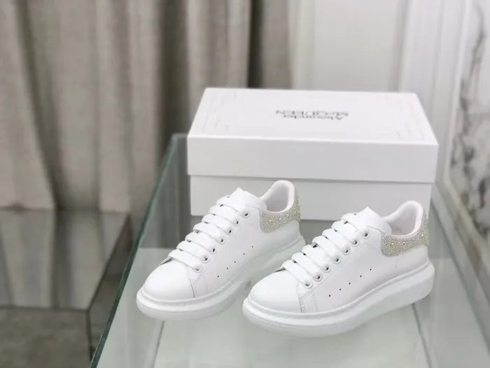 A - SNEAKERS