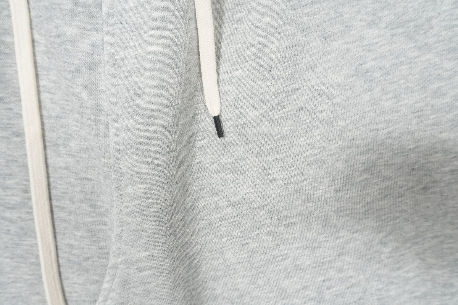 L - SWEATPANTS