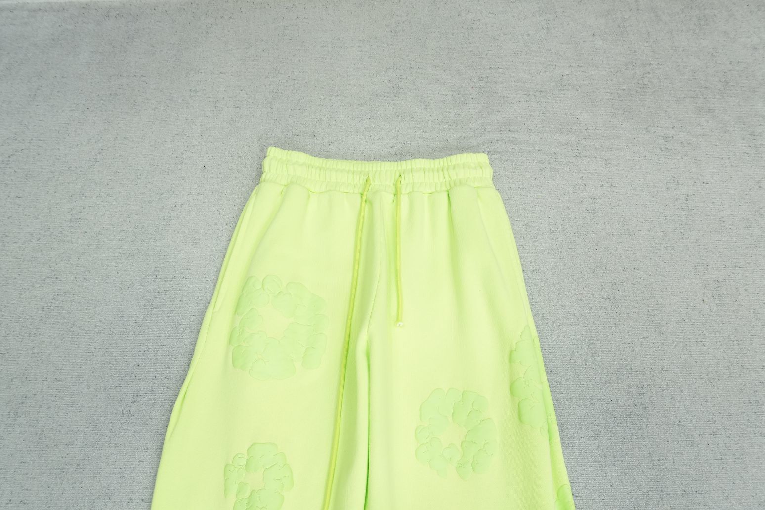 D - SWEATPANTS