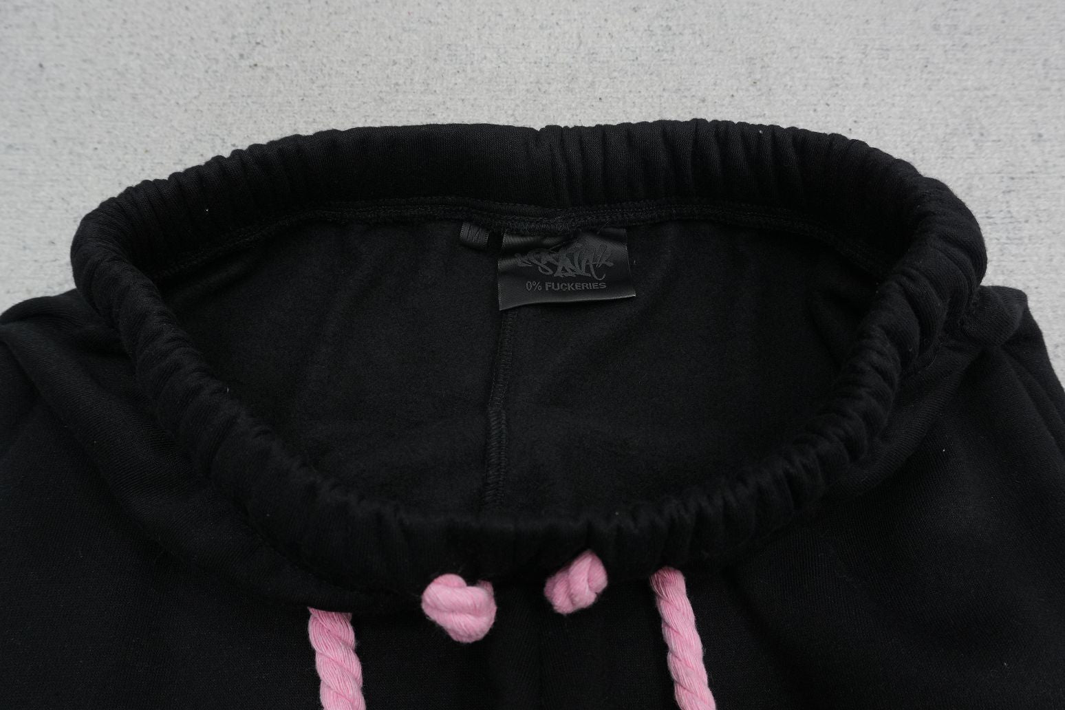 S - SWEATPANTS