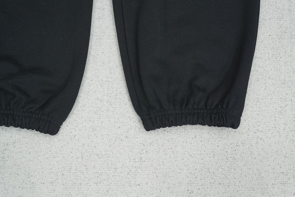 T - SWEATPANTS