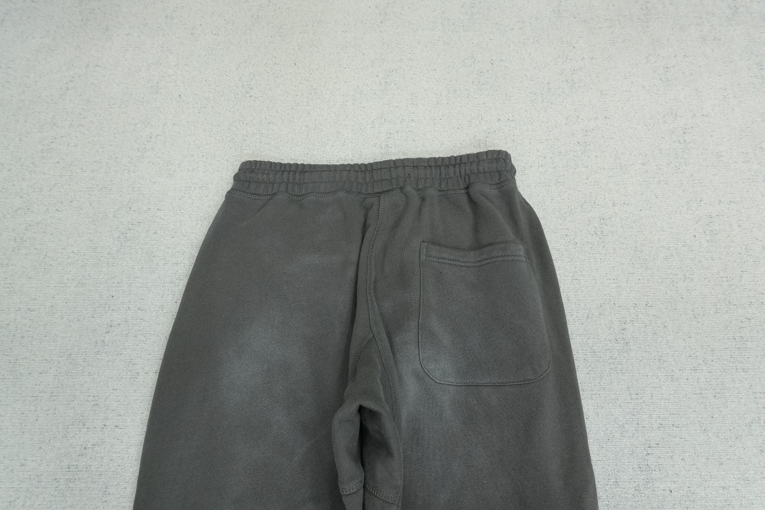 S - SWEATPANTS