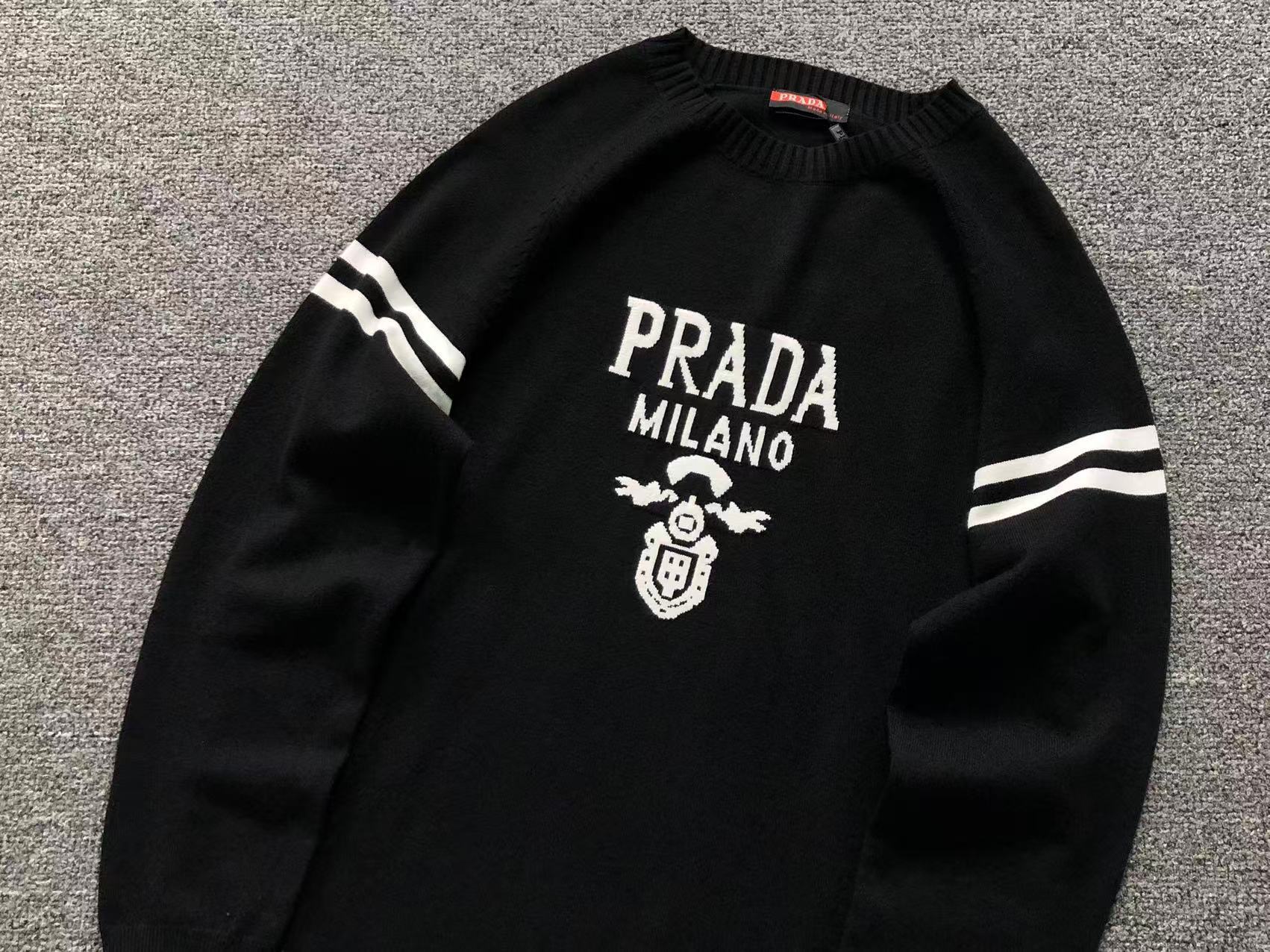 P - SWEATER