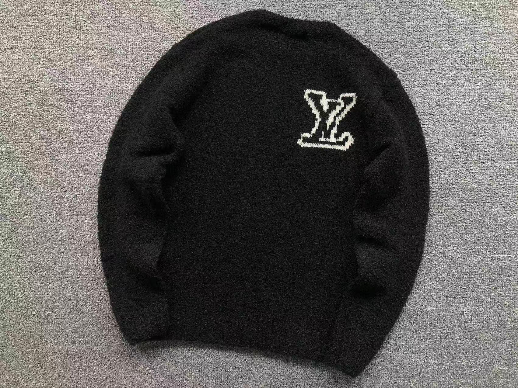 L - SWEATER