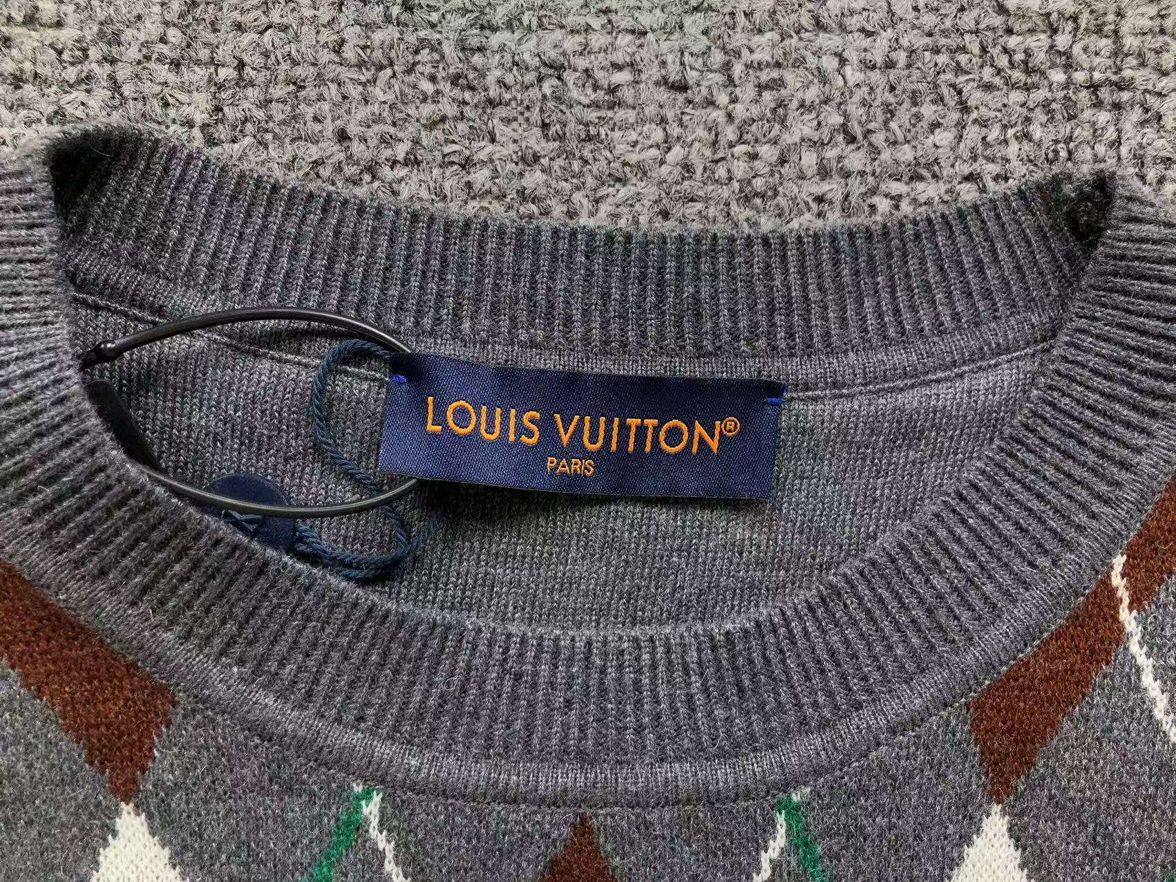 L - SWEATER