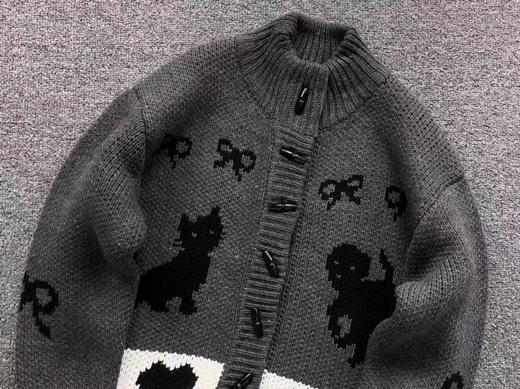 O - SWEATER