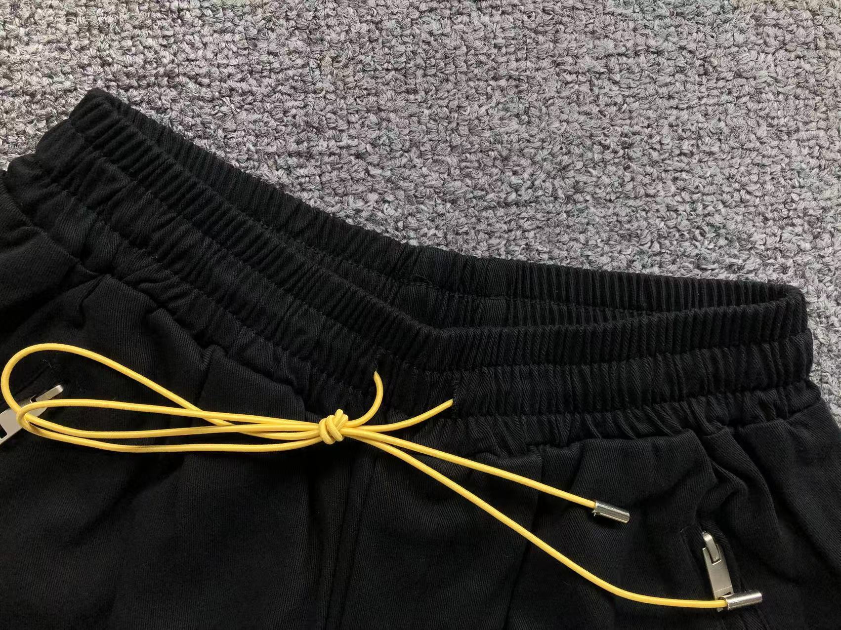 R - SHORTS