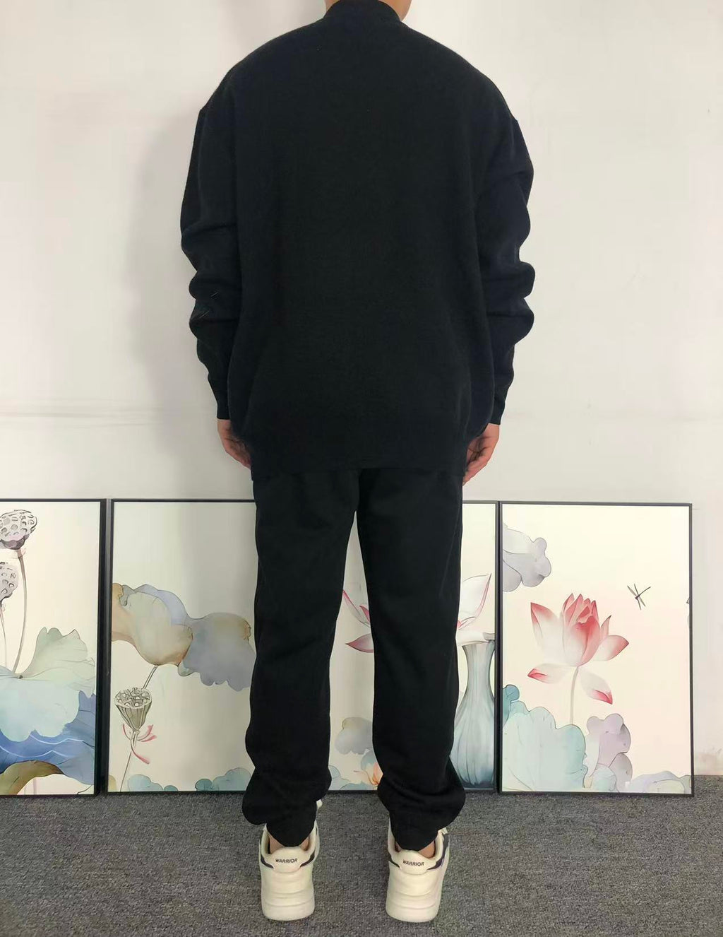 W - SWEATER